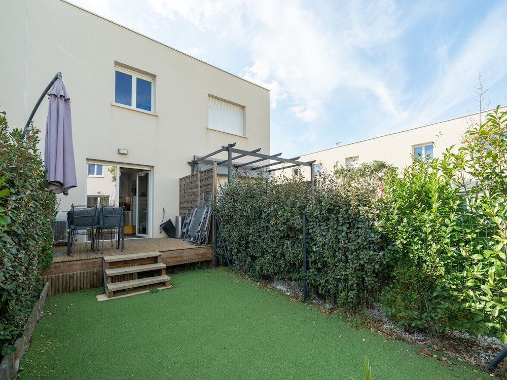 Cozy Beachside Villa in Serignan