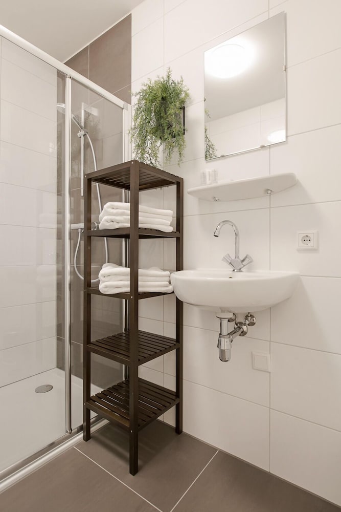 Canal Garden Apartment