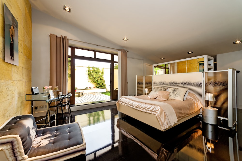 hotel room