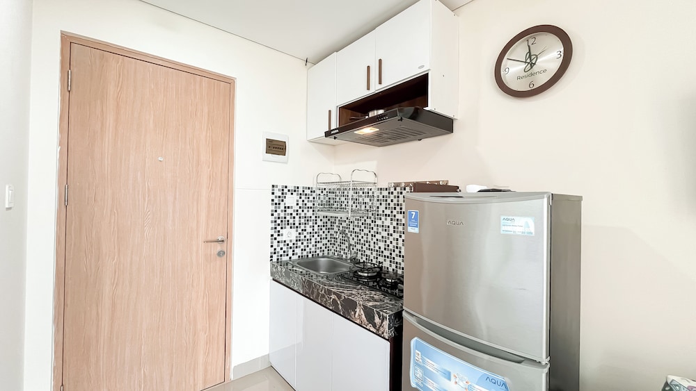 Homey And Best Deal Studio Apartment B Residence