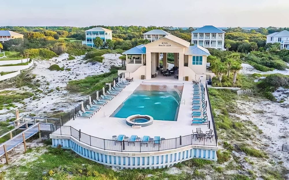 Gulf Shores Hideaway Walk to Waves Pool Golf Views