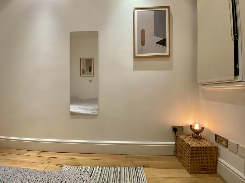 London Oasis - 2 Bedroom Apartment