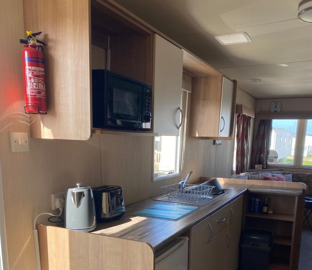 3 bed Caravan at Lyons Robinhood view 4