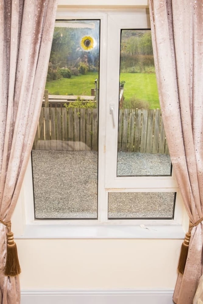 3-bed House in Clonmany With Panoramic Hillside Se view 3