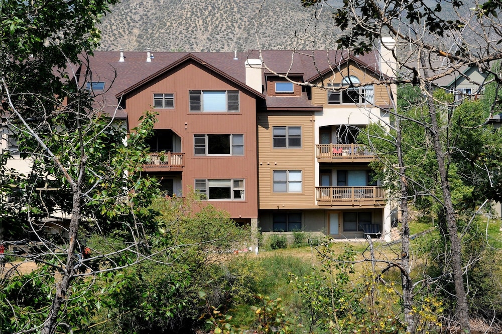 Canyon Run B203 3 Bedroom Condo by RedAwning - Property Image 5