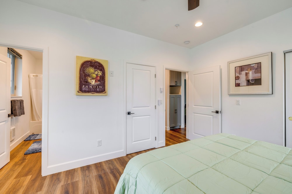 Walk to Marina: Tillamook Bay Apt w/ Water Views!