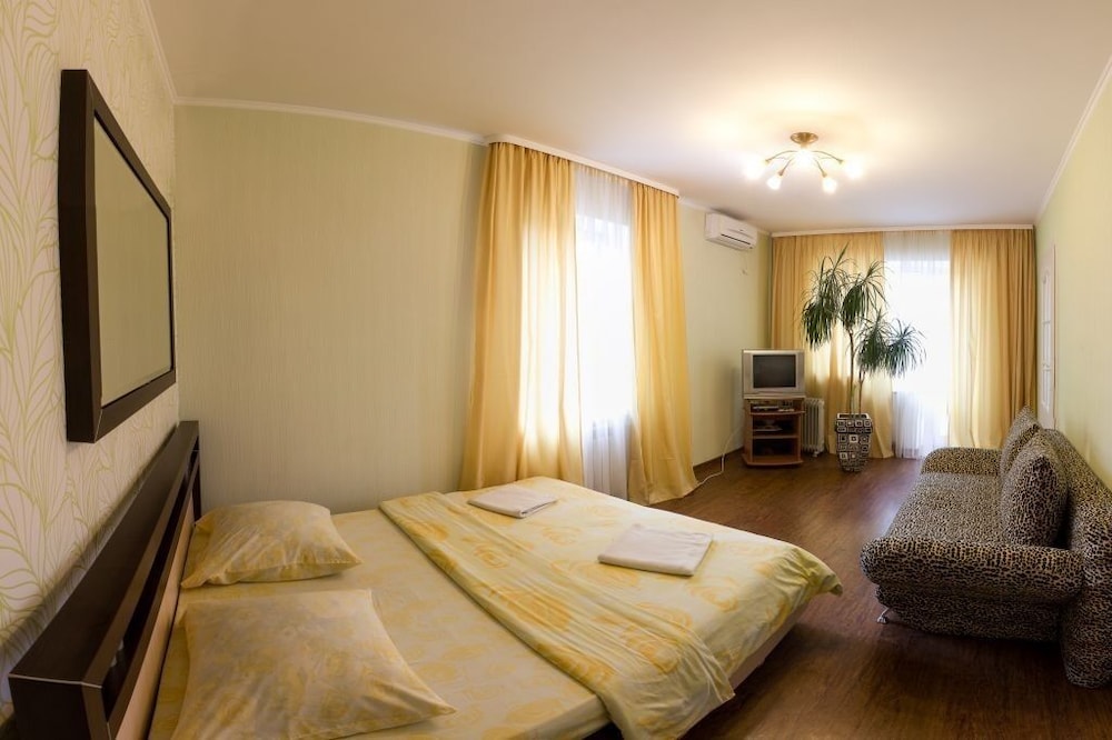 Apart Kiev Derevlianskaya 21A view 3