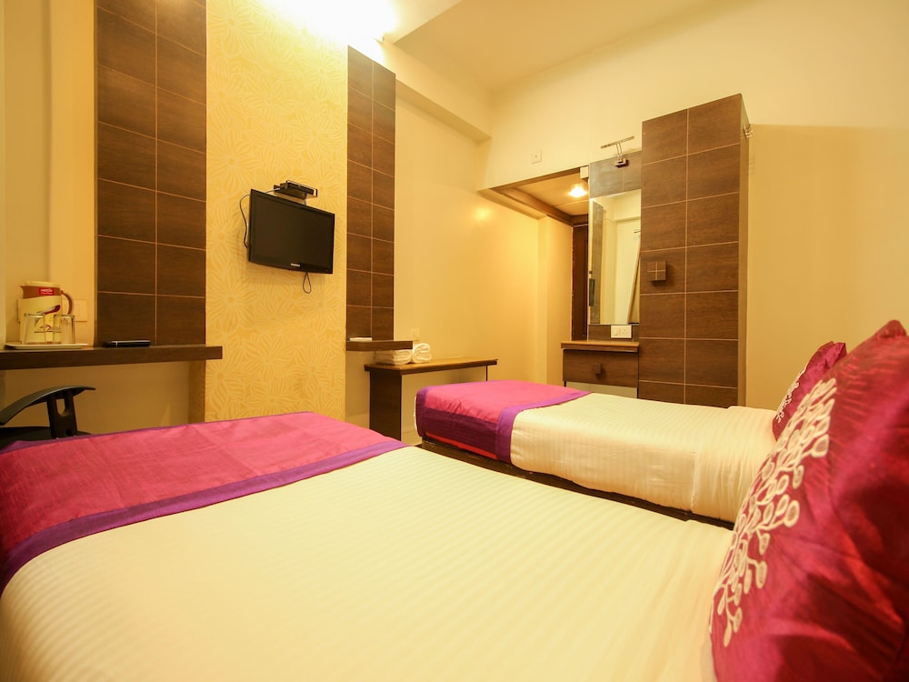 OYO 7752 Hotel Diva Residency