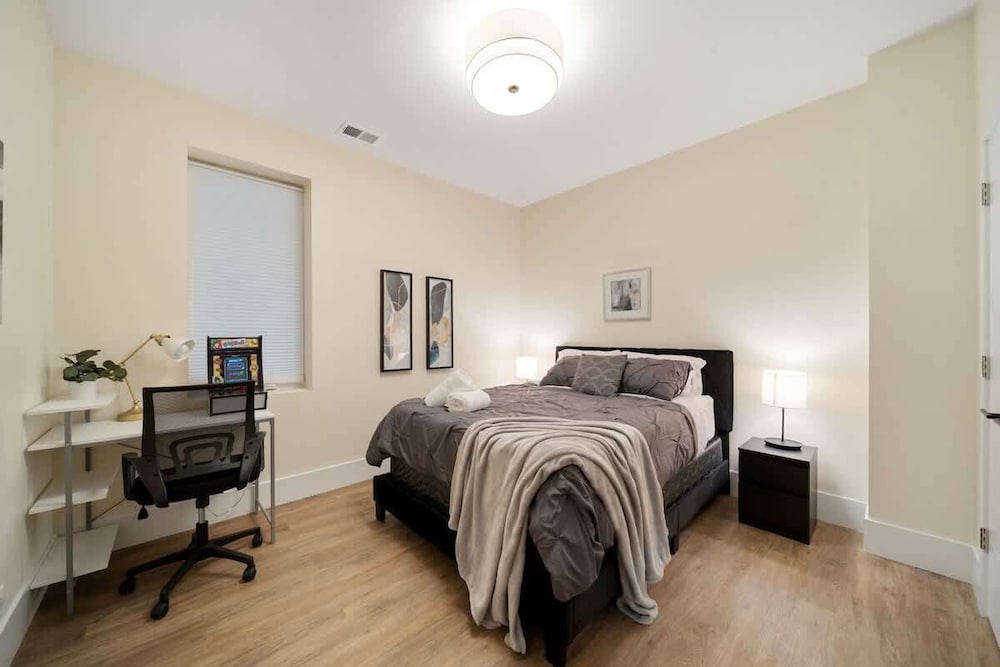 New Two Bed Condo by United Center With Balcony