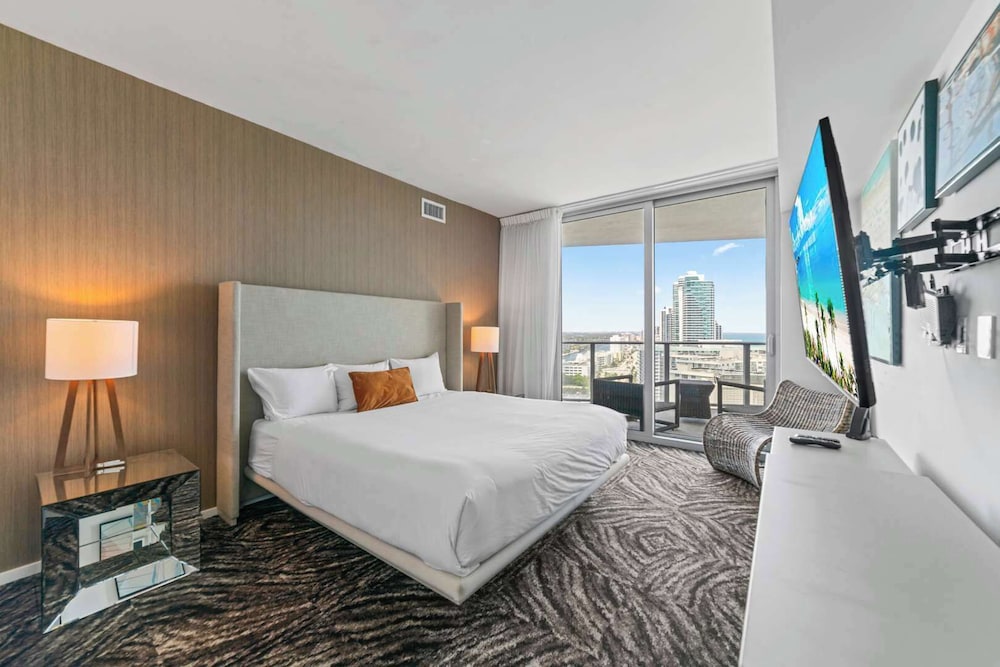 Sunny Balcony - Beautiful Stay for 2 With Ocean Views & Resort Amenities