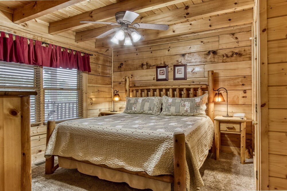Ern819 - Mountain Majesty - Great Location! Close To All The Action! 5 Bedroom Cabin by RedAwning view 4