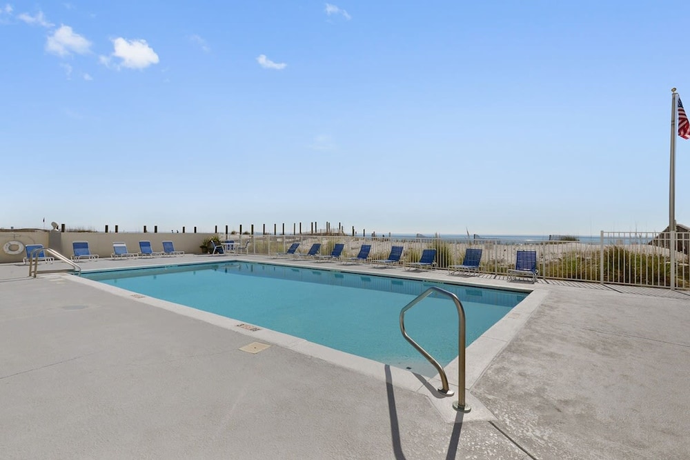 Gulf Tower 12A Direct Gulf-front 2 2 Sleeps 6