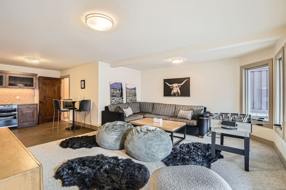 311 Ontario Mountain Majesty 5 Bedroom Home