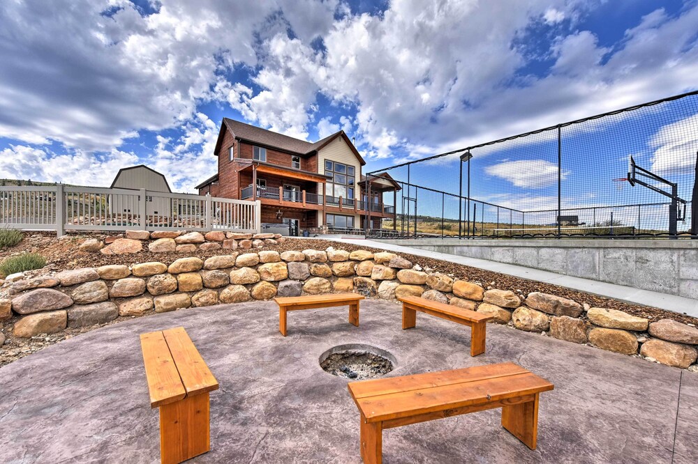 Cabin w/ Beach Access, Sport Court, Hot Tub & View view 4