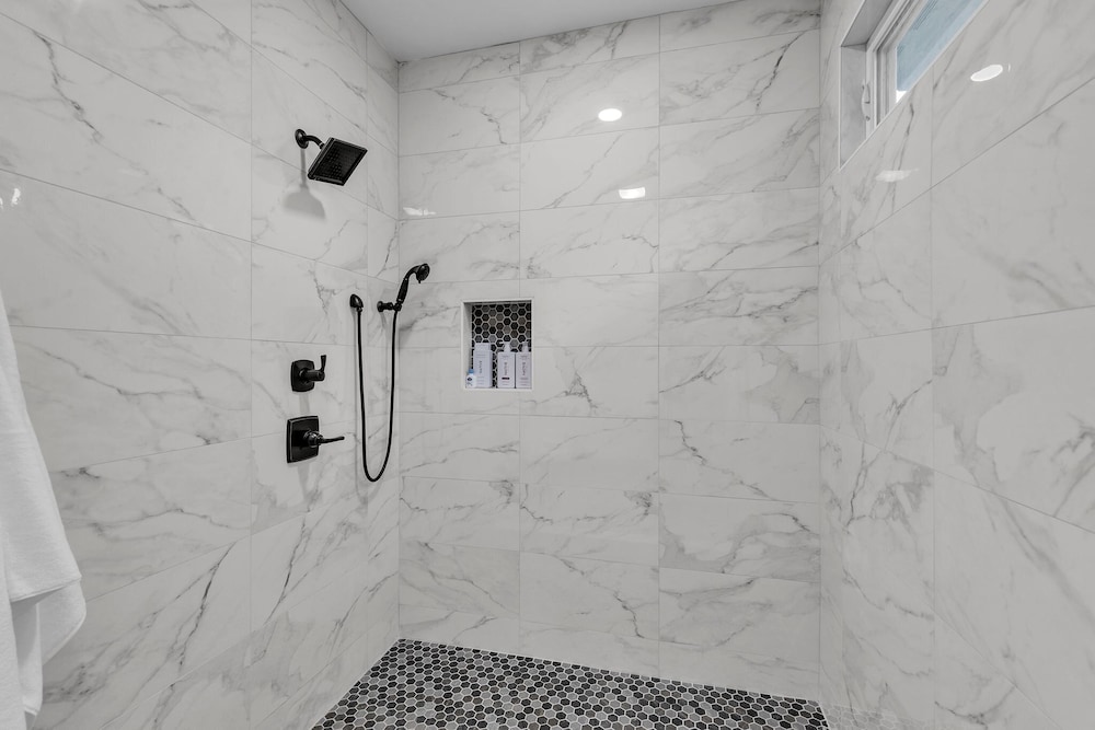 Brand-new 4br Unique Design Near Downtown Indy 4 Bedroom Home