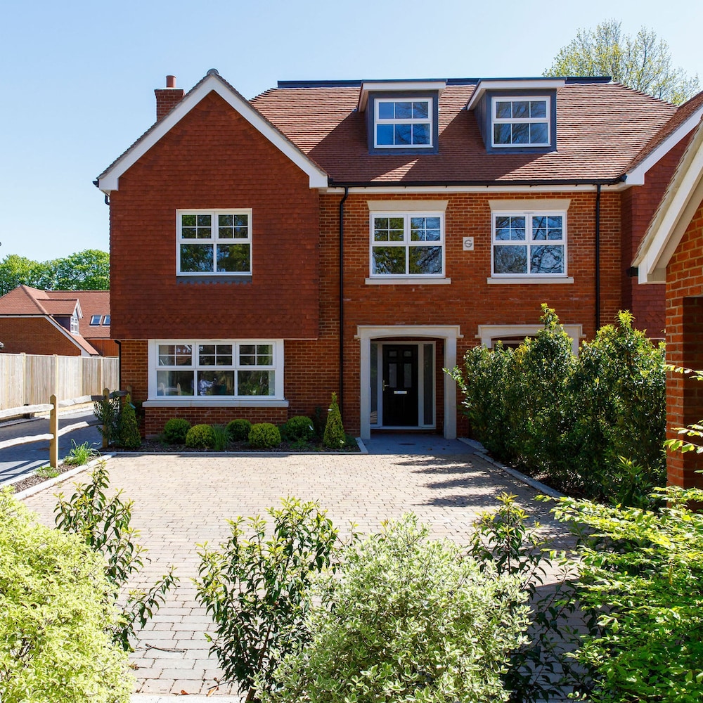 Luxury 5BR Chichester Home for 12 view 2