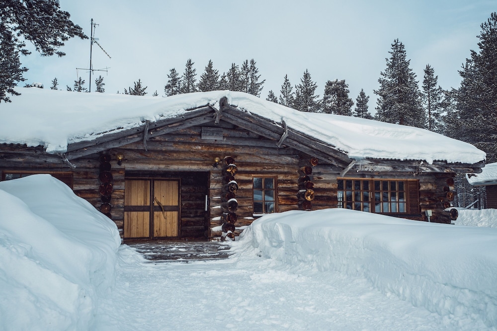 Saarikejo Log Chalet