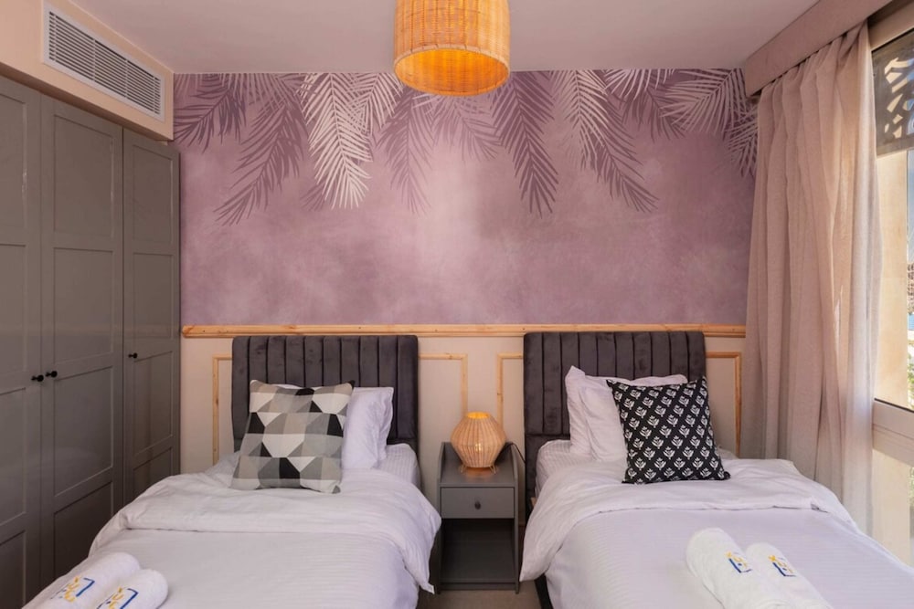 Xuru Stays I Sparky & Summery 2 BDR @ Mangroovy Free Beach & Pool Access