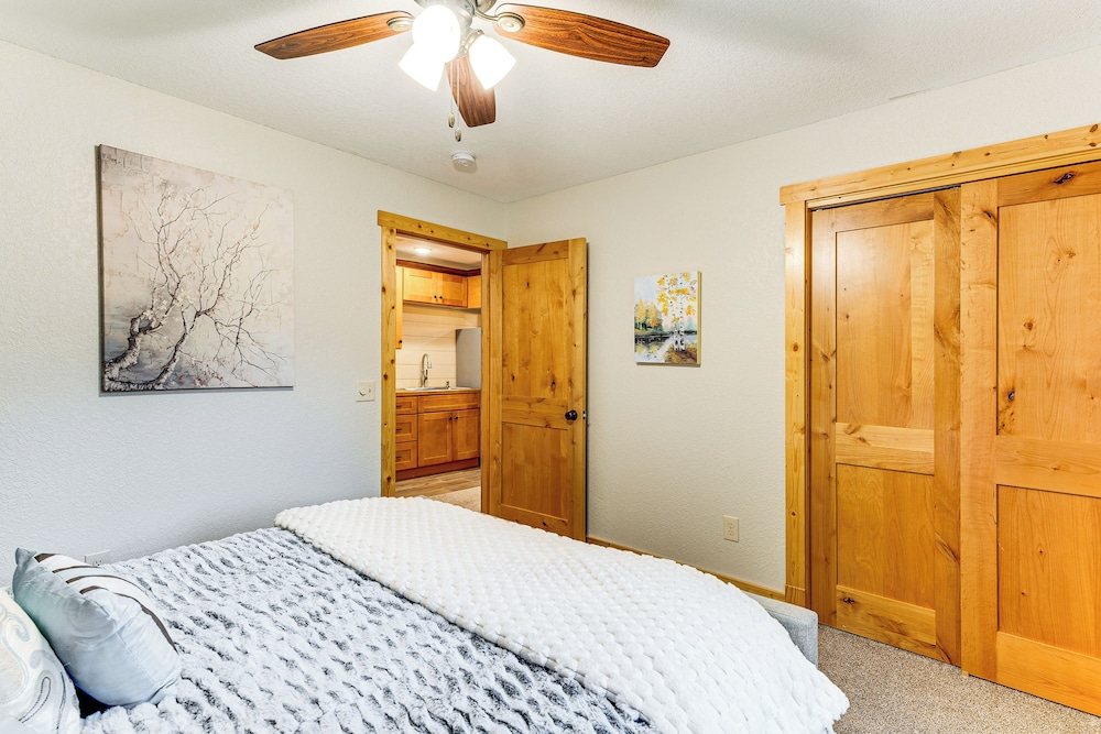 Luxe Barndominium Retreat Near Blue Spring Lake!