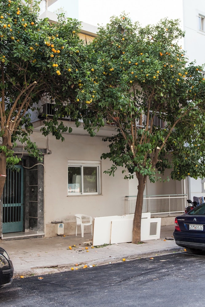 Cozy apt near Stavros Niarchos Park