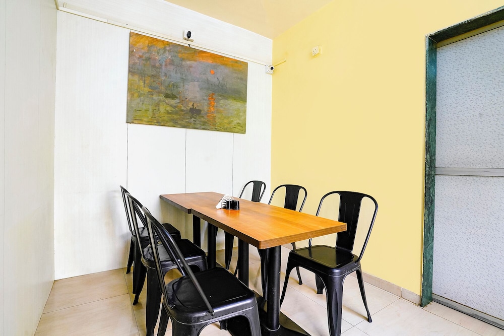 Fabhotel Wellax 24 Service Apartments