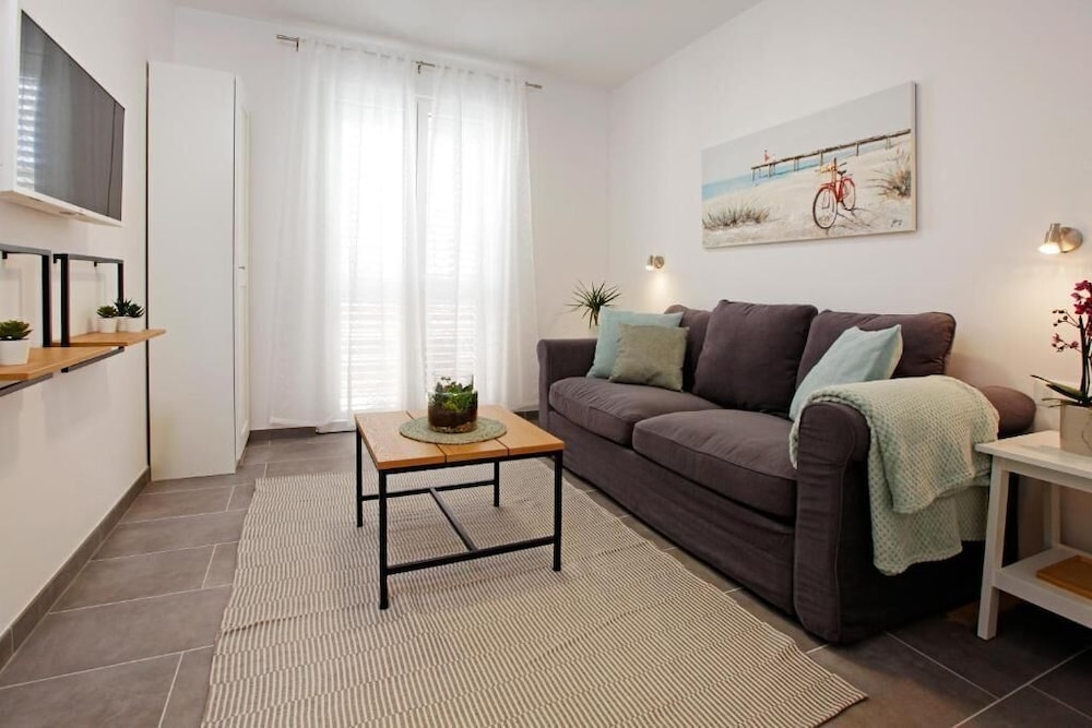 Santa Cruz Apartments