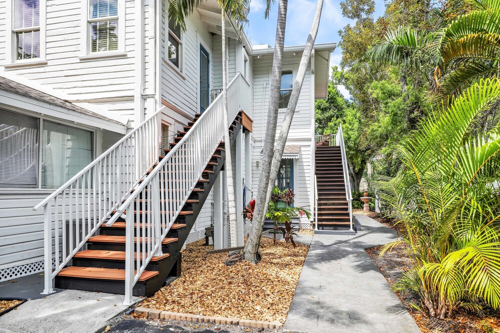 Hibiscus House Bed Breakfast Seashell Room