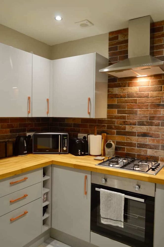 Lovely Traditional 2 Bedroom Flat in Haymarket view 3
