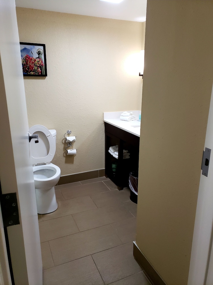 Lexington Vacations - Clarion Hotel Conference Center - North - Property Image 122