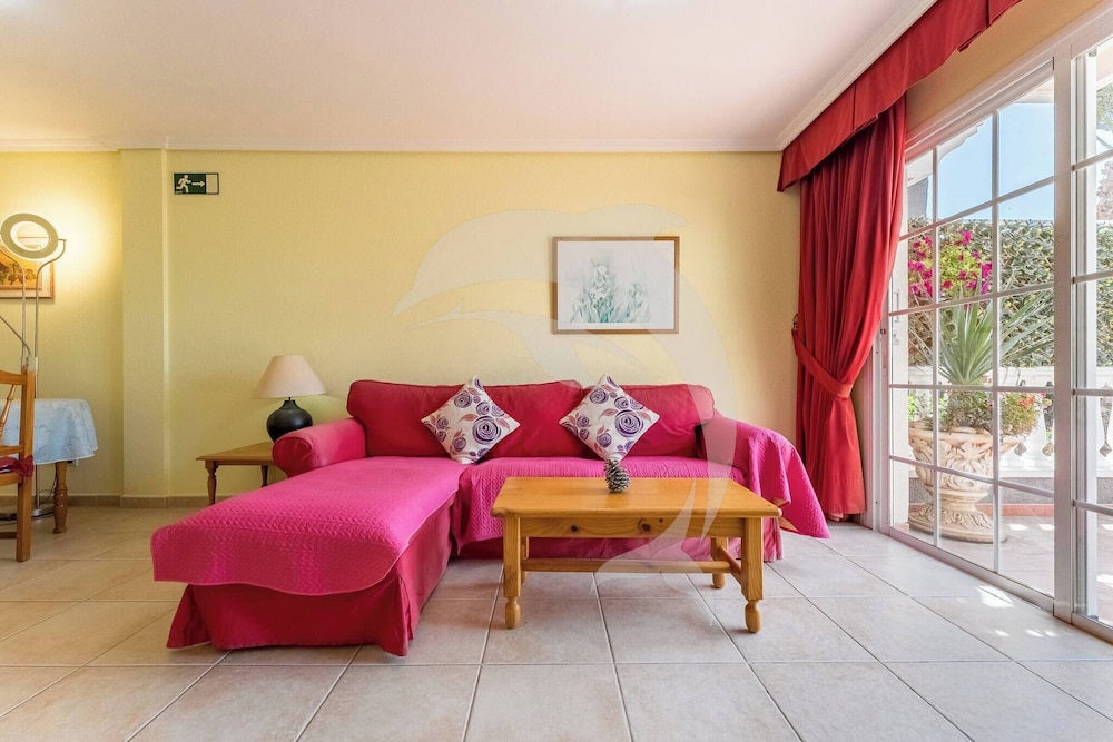 El Médano Apartment With Pool and Garden Views