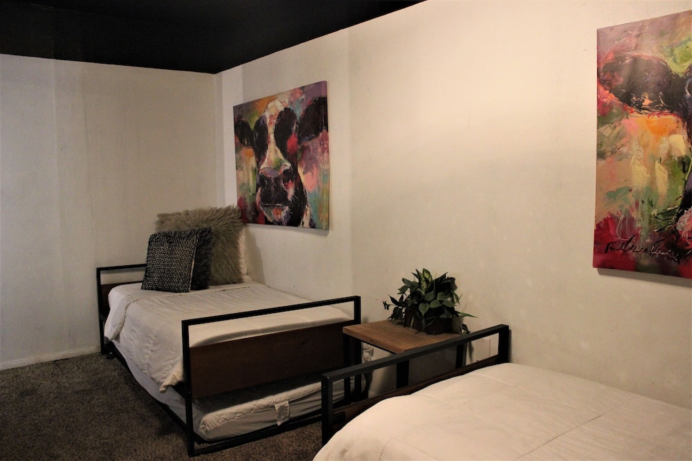 El Chuco Home W Pool Pool Table 15 min Downtown