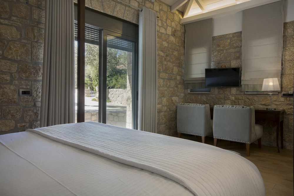 Anthemion Suites & Villas