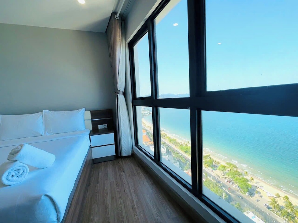 Gold Coast Balcony Serviced Apartment