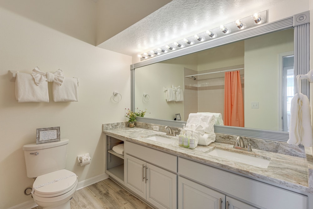 Waterfront Home w/ Private Pool: 5 Mi to Disney!