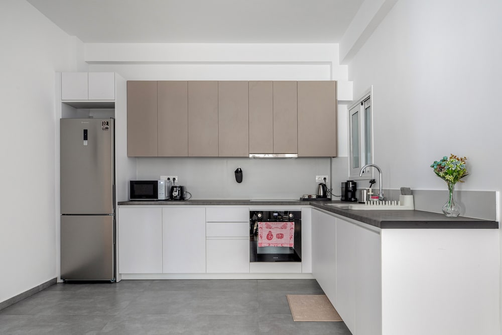 Cozyopolis - Timeless 3-BR in Athens