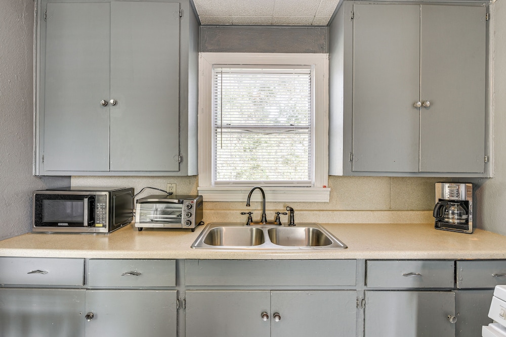 Near Sabine Lake: Pet-friendly Apt in Port Arthur