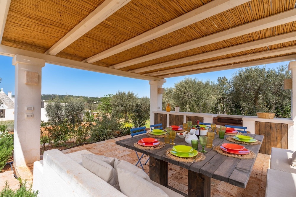 Trulli Pietra Rossa With Pool by Wonderful Italy