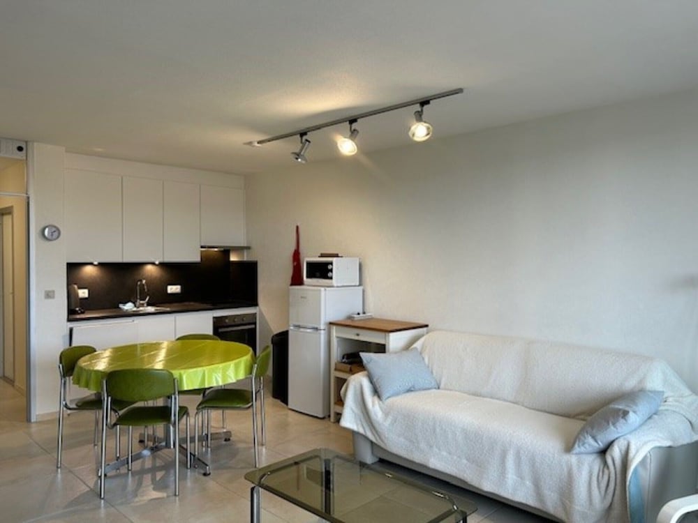 Cozy Studio Near Center and Beach