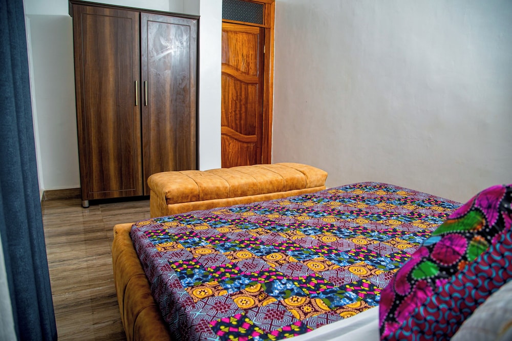 Inviting 8-bed House in Kigali Near rbd
