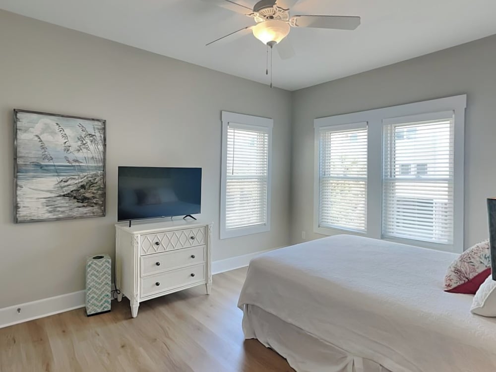 Queens Grant by Topsail Realty