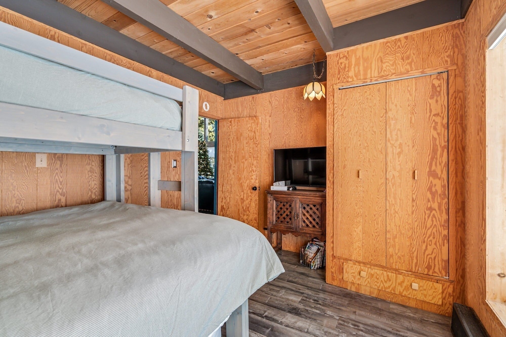 Awesome House Above The Lake/pets Welcome 2 Bedroom Home by Bear Valley Vacation Rentals