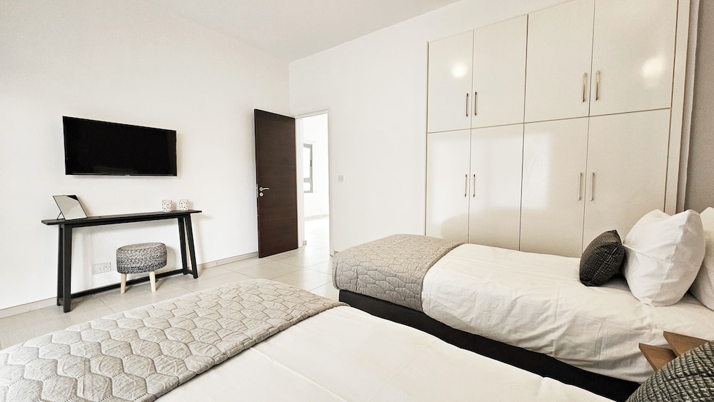 Phaedrus Living Ledras Residences 102
