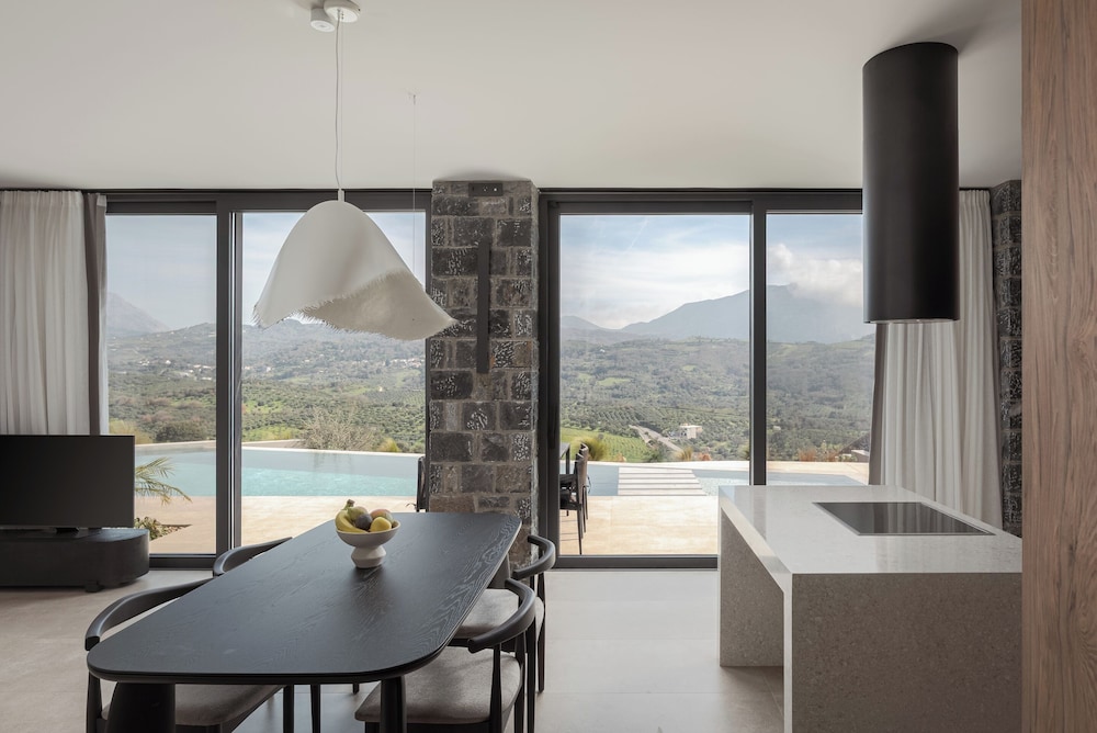Neromai Cave Luxury Villas