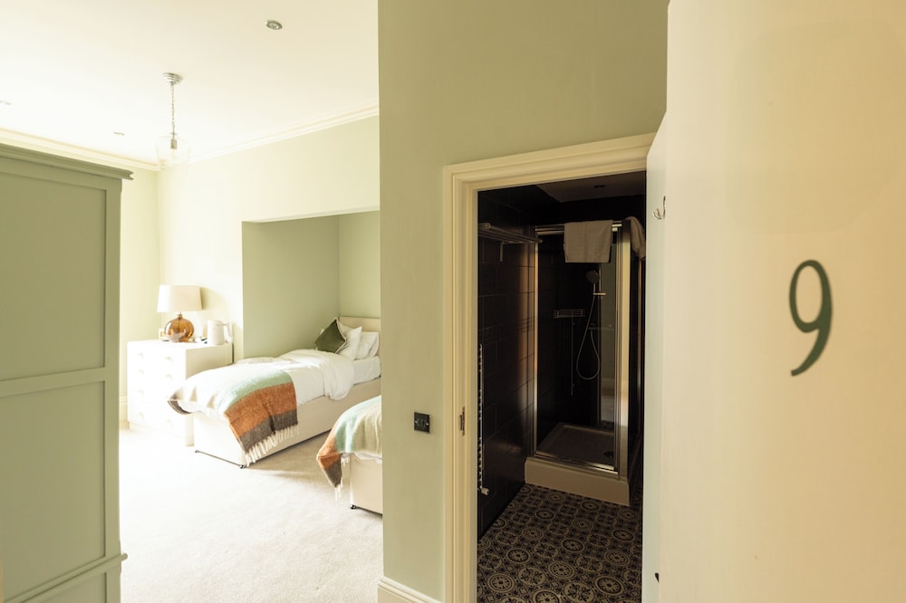 The Ox Pub & Rooms