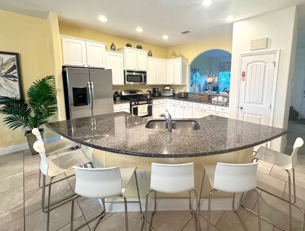 Solterra 6Br Retreat W/ Lazy River & Water Slide - Image 5