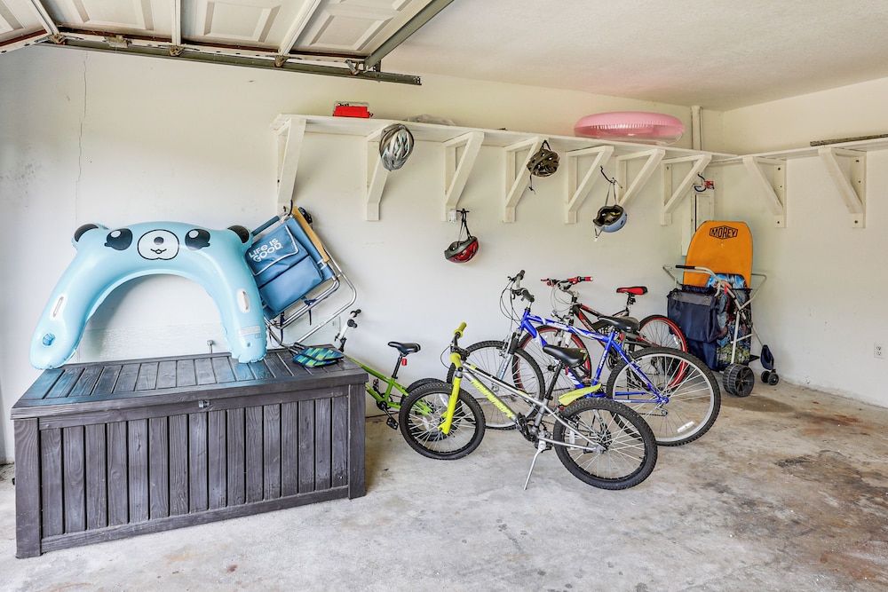 Palm Coast Escape w/ Outdoor Oasis: 6 Mi to Shore!