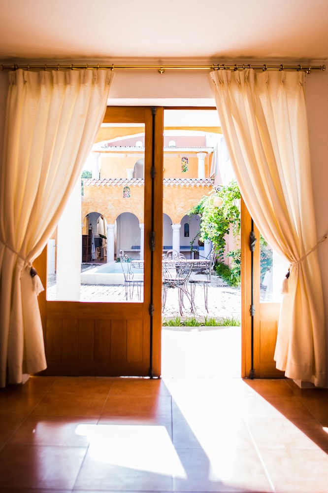 Villa Yrondi