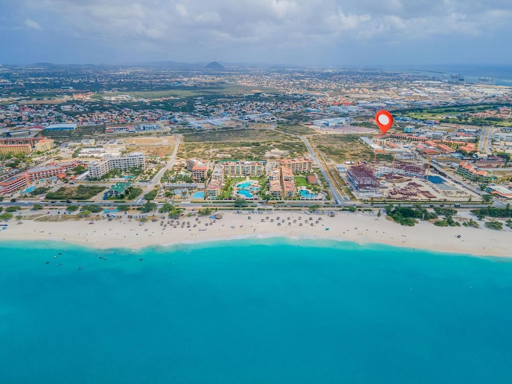 2BR 3min Walk 2 Eagle Beach Pool GYM Parking