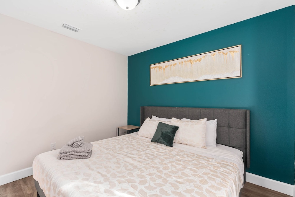 Super Luxe- Sleeps 17 W Designs Near Disney