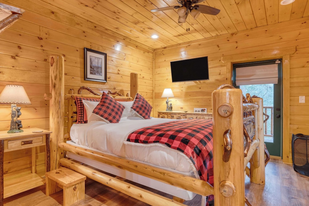 American Dream by Avantstay Deck w/ Views Theater, Game Room, Community Pool